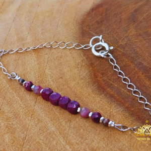 צמיד כסף 925 מאבני חן בשילוב אבני רובי לפיריון, רודונייט לשמירה והגנה על הלב, ריפוי הילדה הפנימית, טורמלין ורוד לאופטימיות, שמחה, לייצב את מצב הרוח